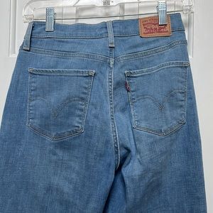 Levi’s size 2 Classic Straight jeans